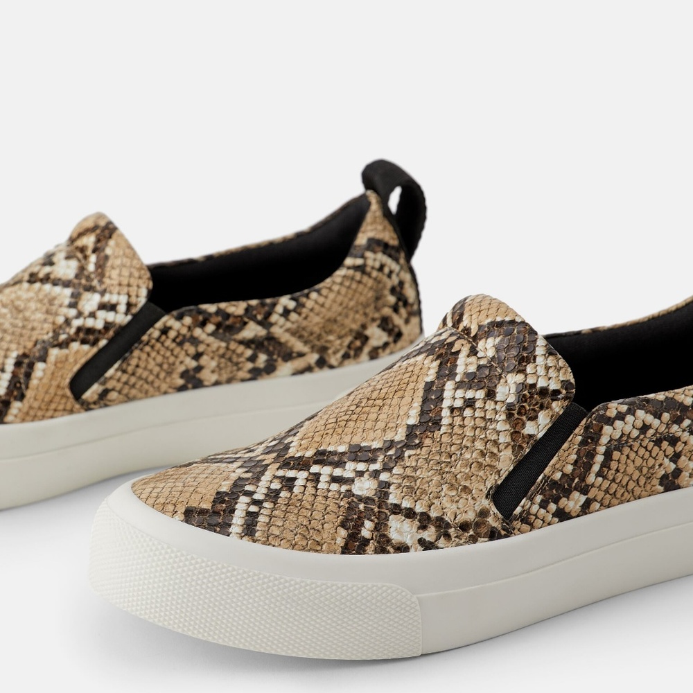 ZARA ANIMAL PRINT SNEAKERS - Picture 2 of 3